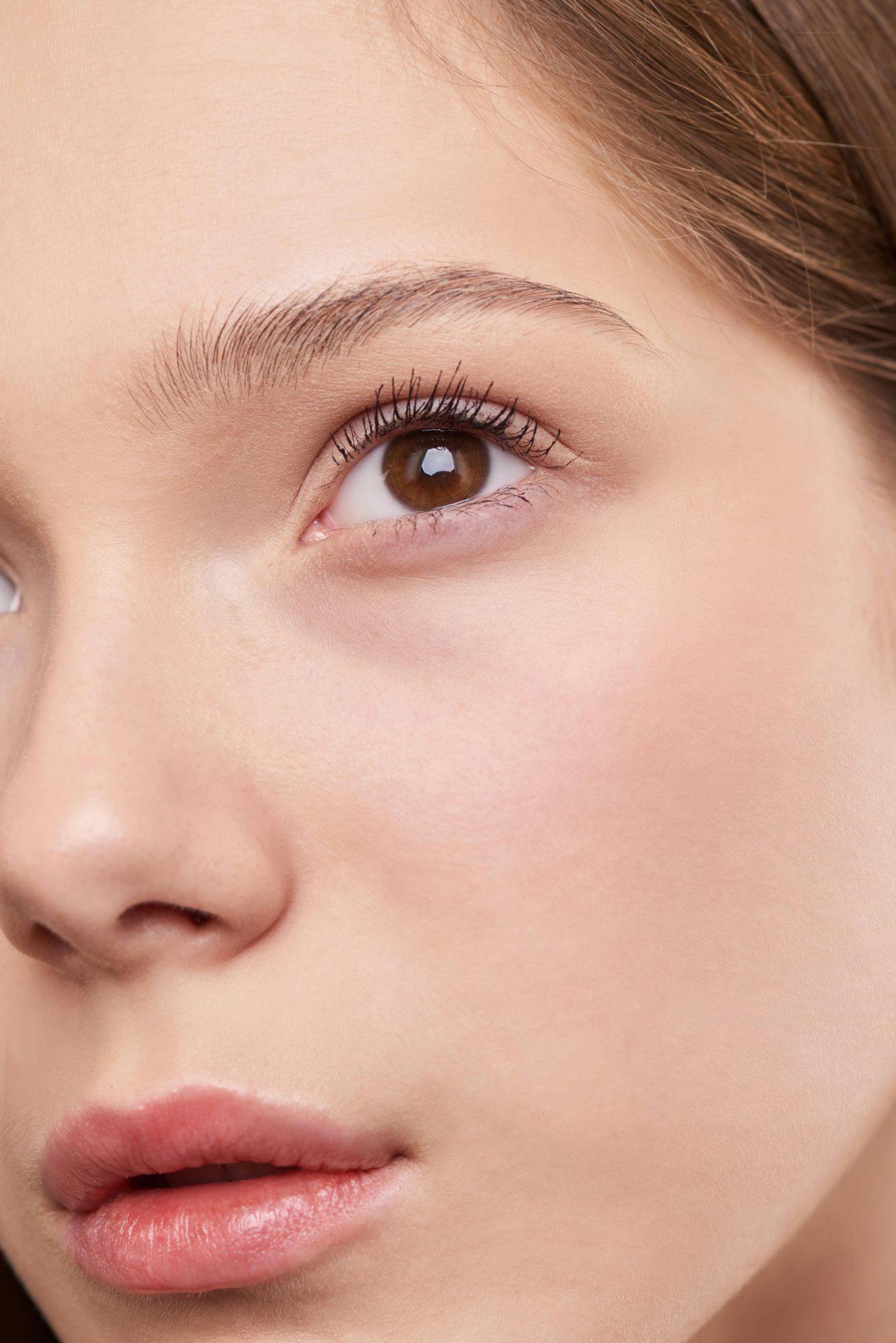 visage éclatant et lisse avec le laser plasma